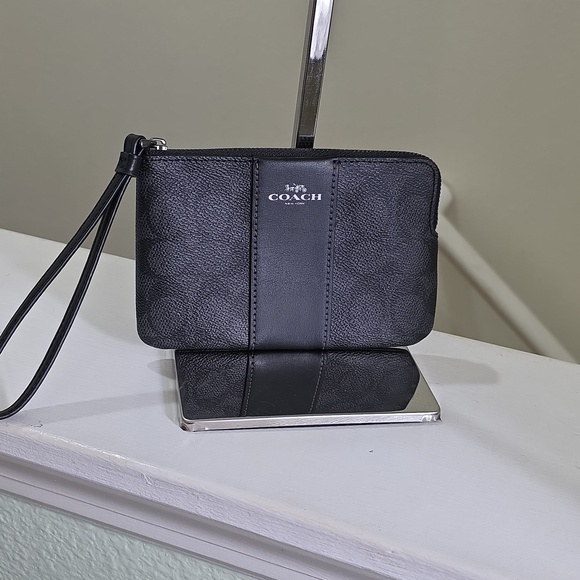 COACH Corner Zip Wristlet Signature Canvas With Stripe Black/Grey/Gunmetal NWOT - Picture 2 of 14